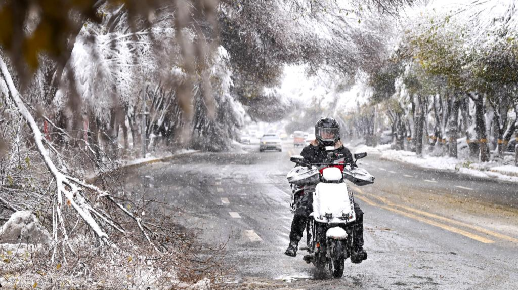 新疆多地迎来降雪