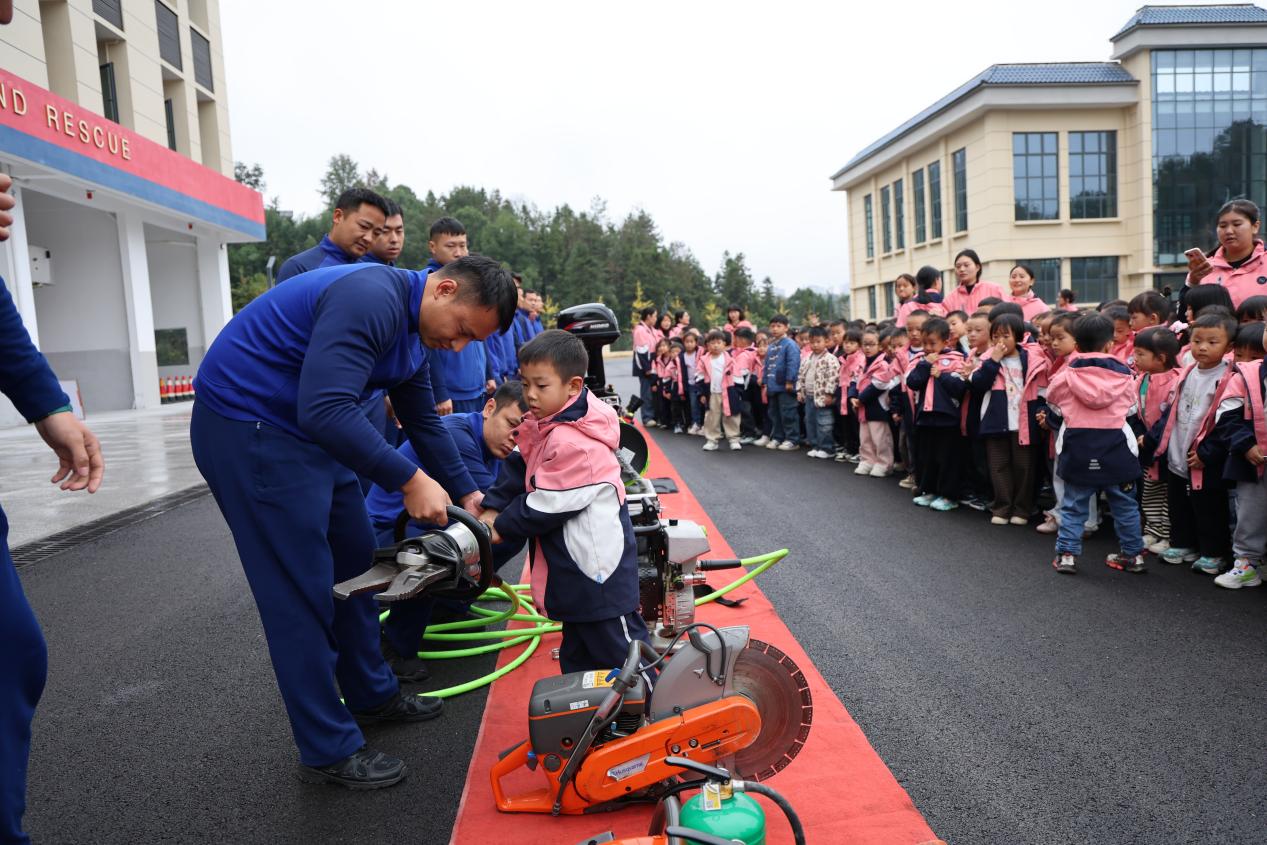 龙山县第一幼儿园：小脚丫踏征途 火焰蓝映童心