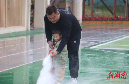 怀化市鹤城区第二幼儿园：开展消防疏散演练 筑牢校园安全“防火墙”