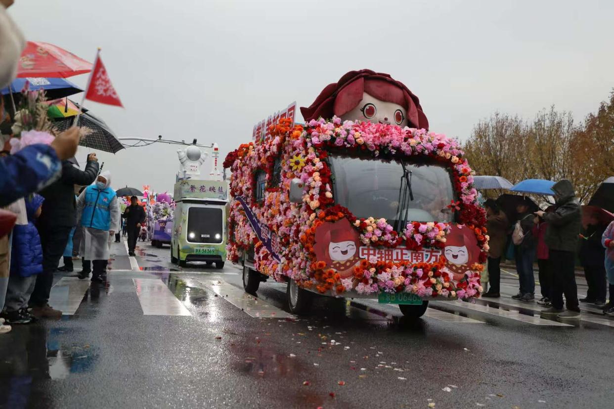 4公里花车巡游、大集焕新亮相，庞各庄西瓜小镇开启花宠季
