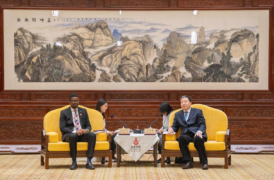 毛萬春會見北京大學“東方獎學金”研修班學員