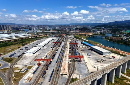 Huaihua Land Port Hits 1,000-trip Milestone So Far this Year