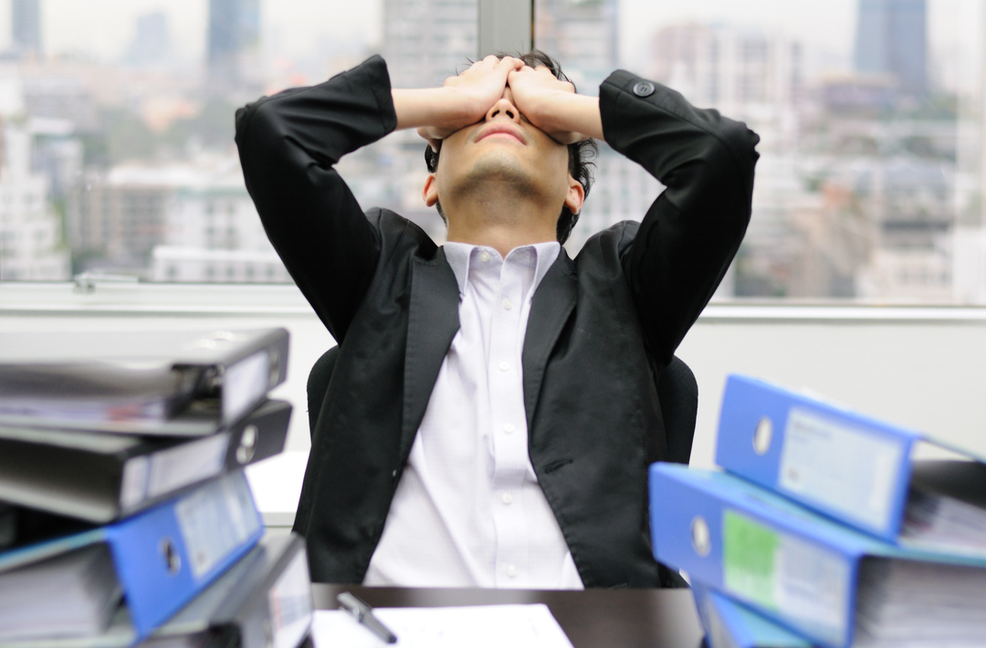 别把“吃饱犯困”当小事！这5种疾病信号会让你餐后变“瞌睡虫”，快对照看看