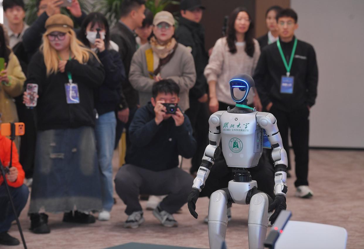 硬碰硬!机器人辩论大赛决赛北京举行