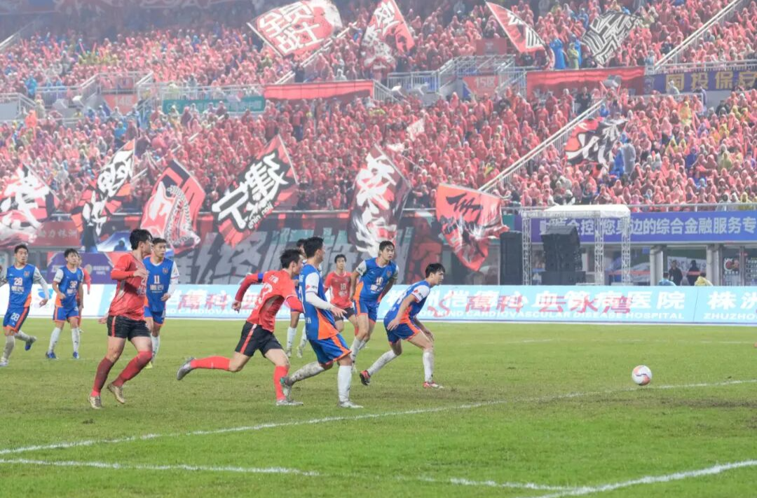 湘伴丨@湘超球迷：一桌“热梗”流水席管够，以表敬意！