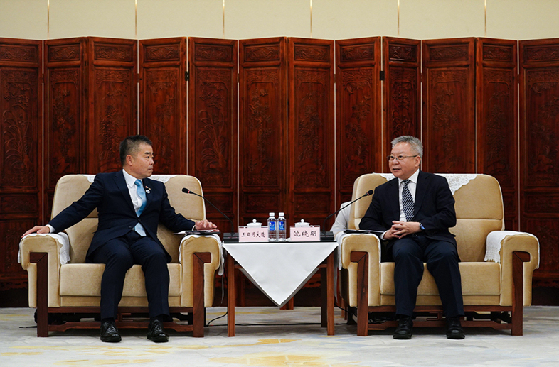 沈曉明會見日本滋賀縣知事三日月大造一行