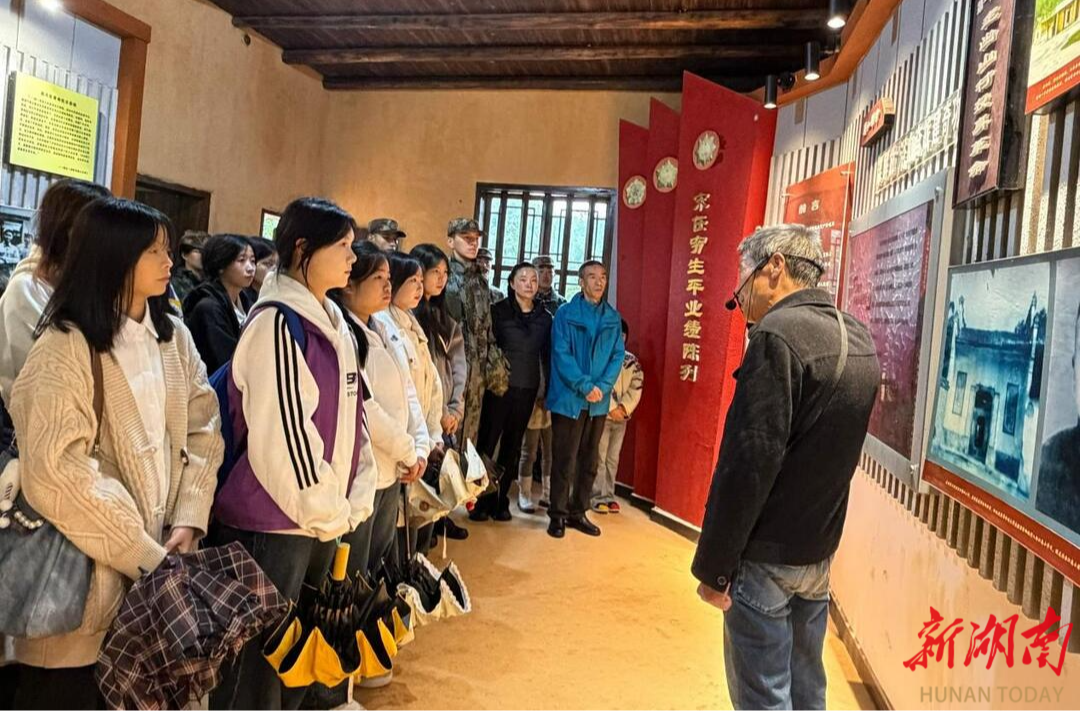 故居书香叩问初心：商贸学子聆听“清廉”回响