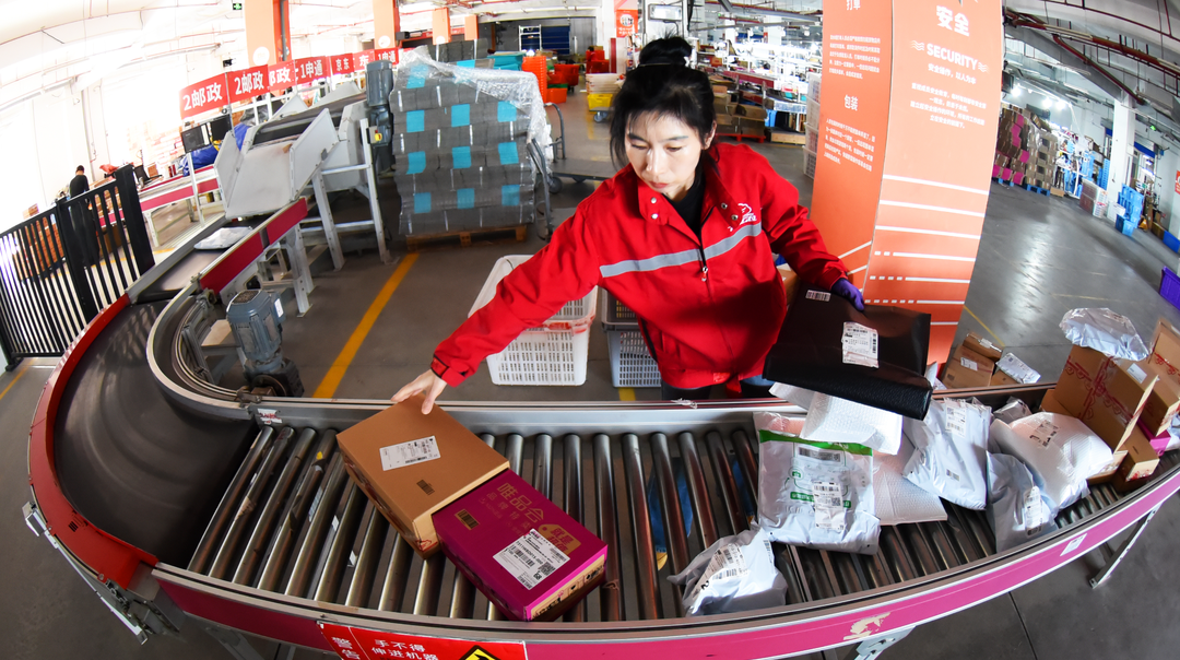 “双十一”来临 电商快递企业销售发货忙