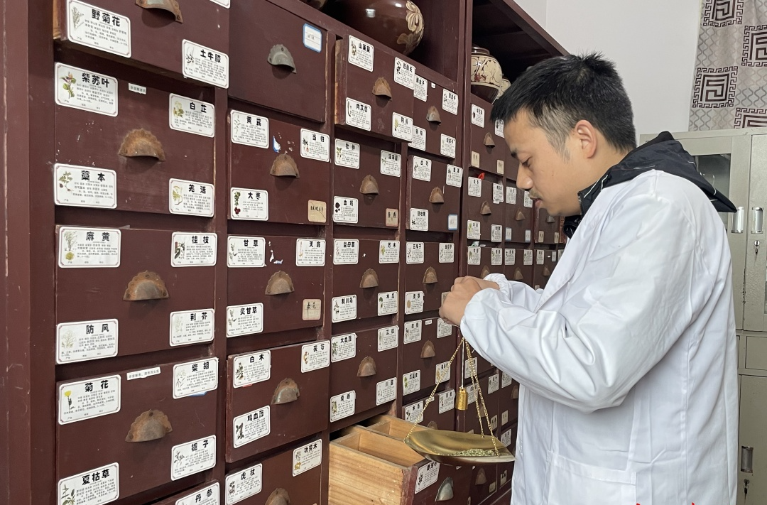 吉首：三代村医守初心，中医仁术护乡邻