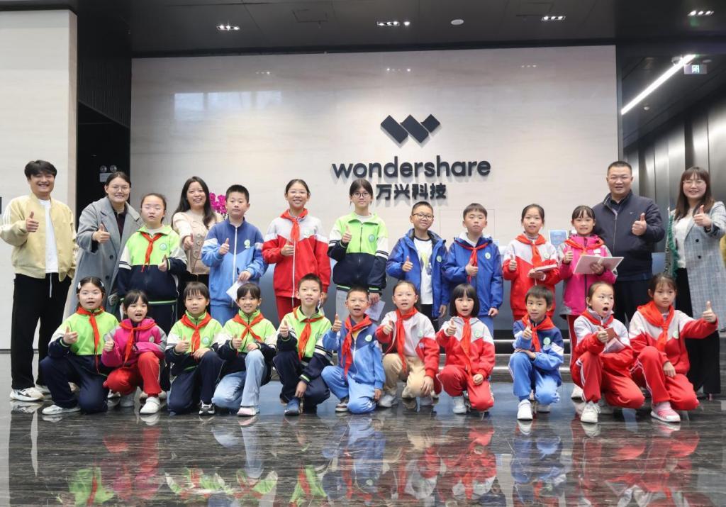 湖南湘江新区麓谷岳兴小学科学大课堂点亮科创梦想