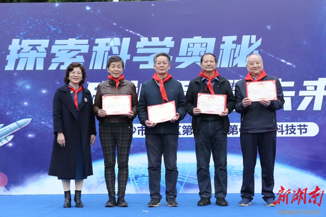 长沙市岳麓区第二小学第十二届科技节盛大启幕，科技国防双翼育人