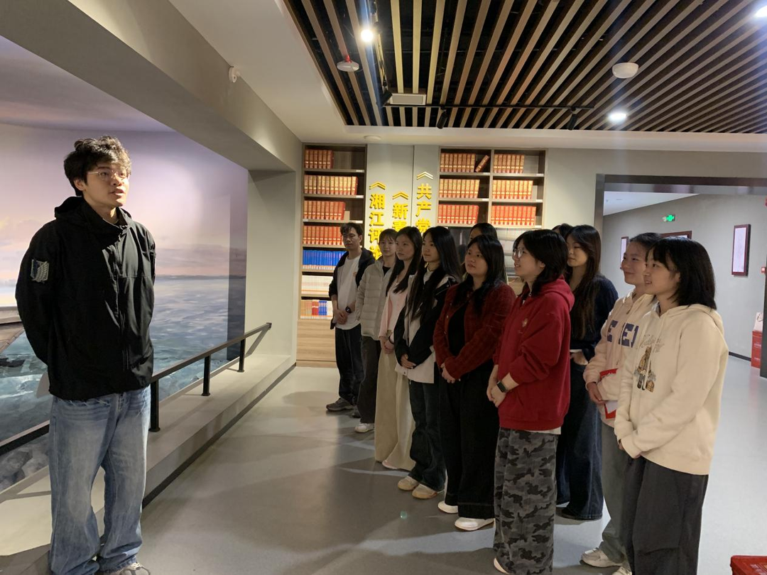 长沙民政职院外语学院党总支组织发展对象学员赴湖南革命人物馆开展现场教学