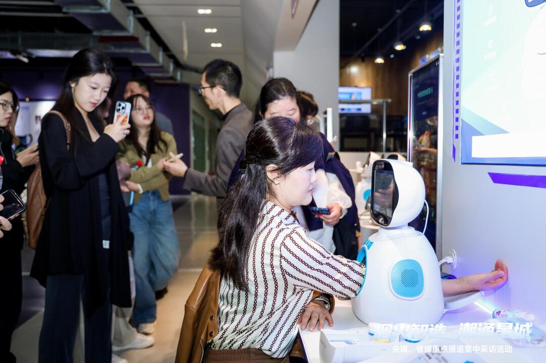新消费·新科技·新体验①丨AI“家庭医生”来问诊，这家星城智造用科技赋能未来生活