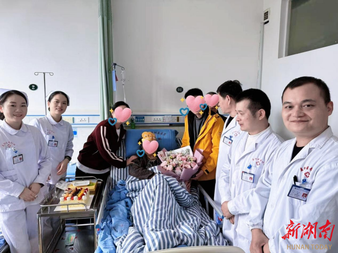 医者仁心最动人的模样：益阳医专附属医院多学科联手除娭毑20年腰疾，还在病房为其暖心庆生