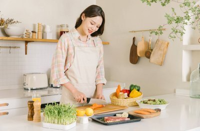 大厨请就位|跟着郑强生大师学会这道“湘莲青椒焖排骨”，全家夸你是大厨！