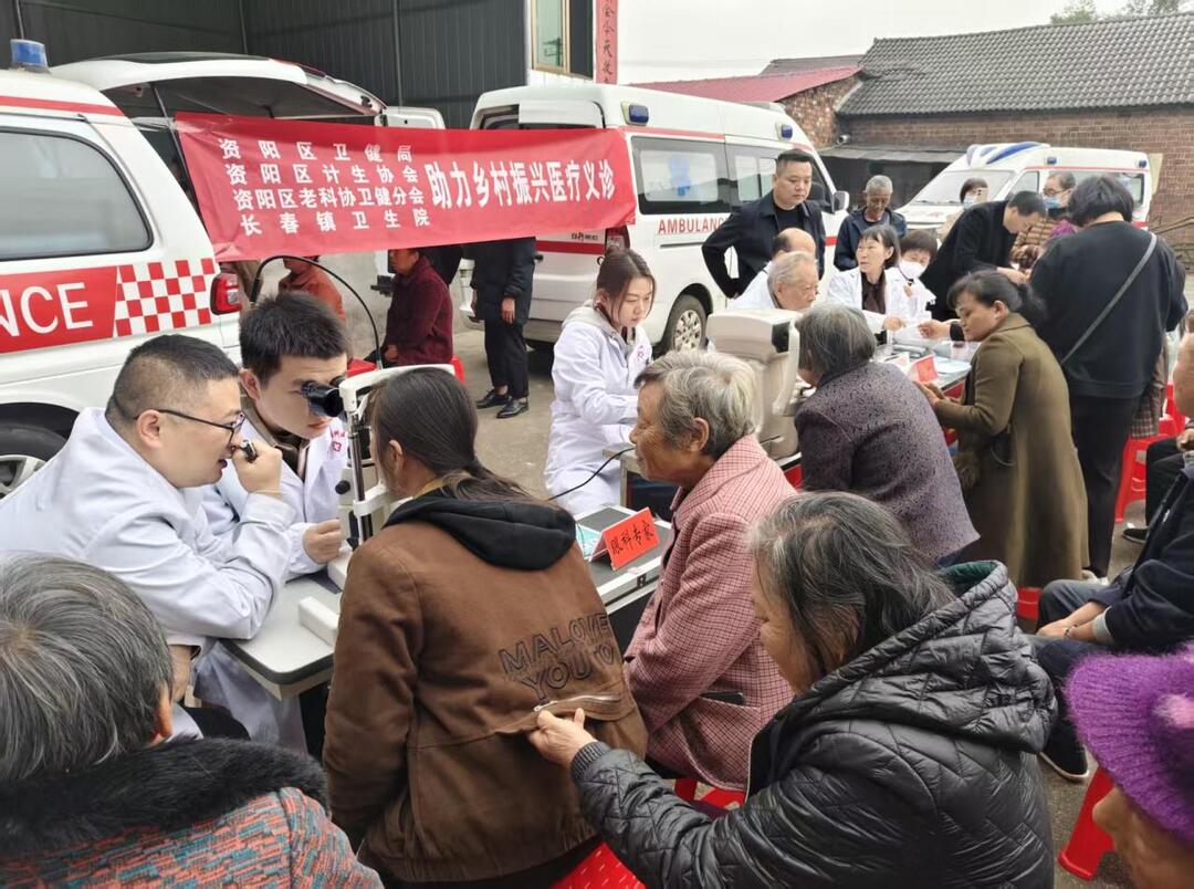 银龄仁心护乡亲 健康服务暖基层|益阳市资阳区“银发专家”义诊队走进长春镇东香村