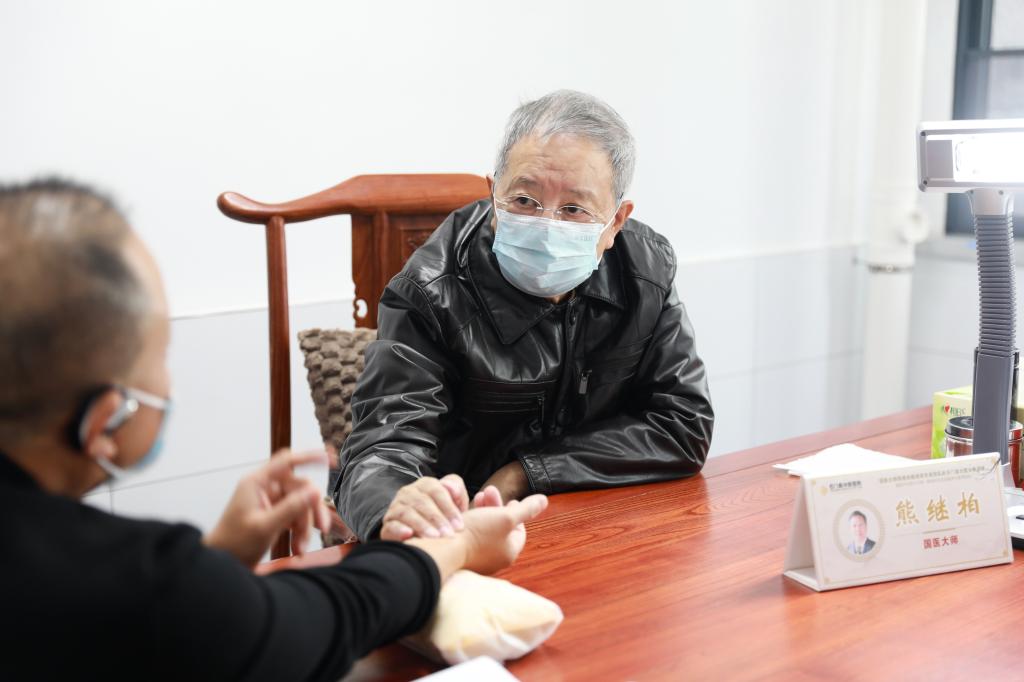 国医大师熊继柏率专家团赴石门县开展义诊活动