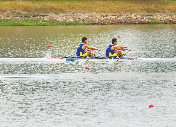 “人生没有完美，我对结果满意”  赛艇名将张亮最后一战获银牌　　