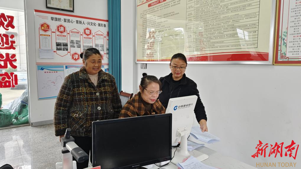 线上代办“零跑腿” 线下服务“面对面”——炎陵县霞阳镇蔬菜村医保缴费双线服务暖民心