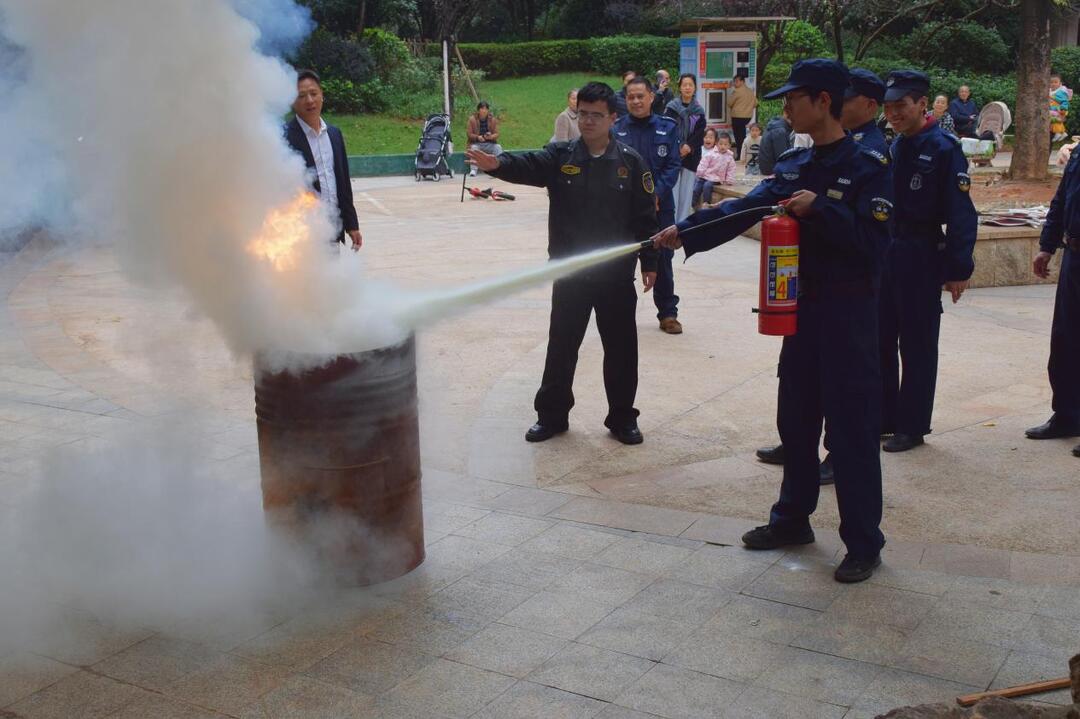 社区+物业+专业校三方联动，这场消防演练“硬核”守护居民安全
