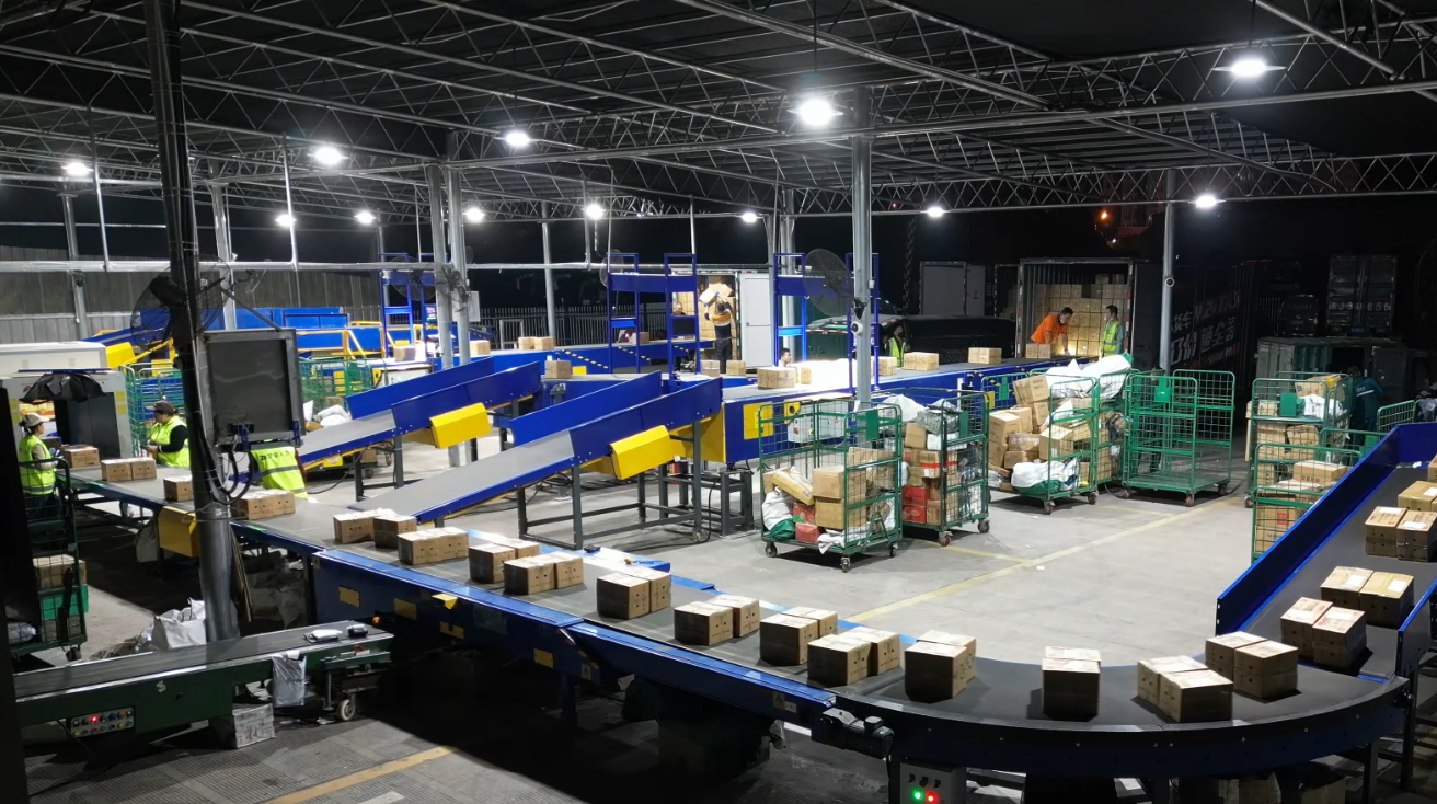 石门柑橘搭上邮政快车，保鲜保质走出大山