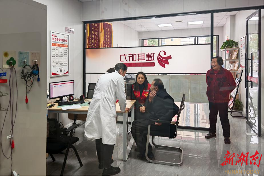 娄底双峰：30名听障老兵重获新“声”