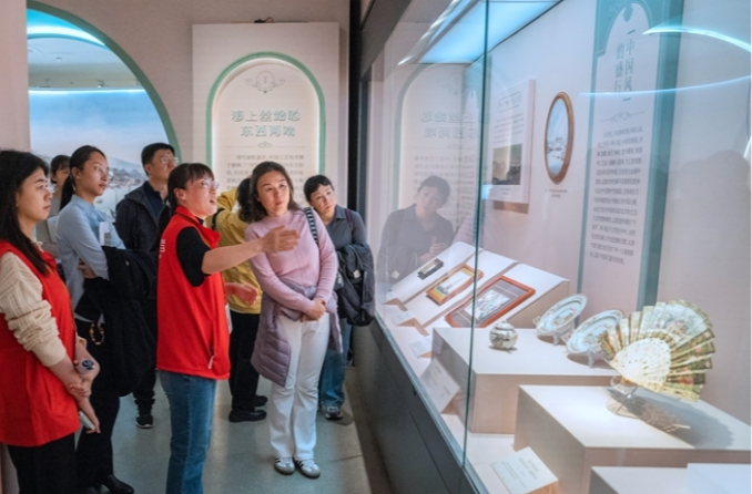 Exhibition of Exquisite Qing Dynasty Export Artifacts Opens in Changsha