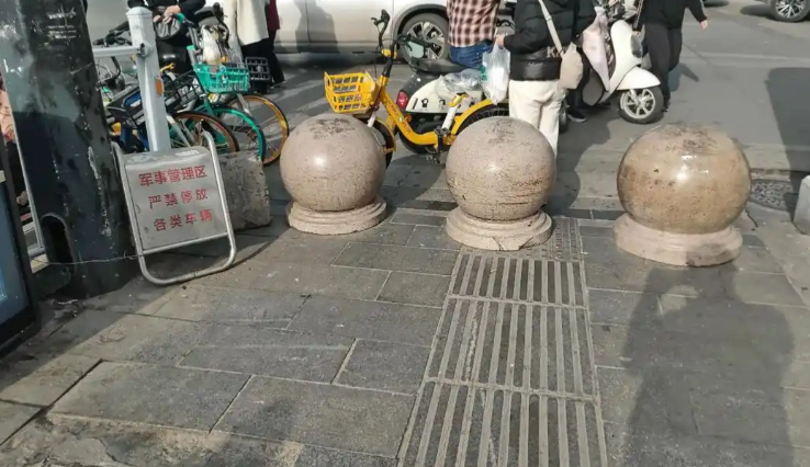 不好用、不能用 无障碍设施咋成了“障碍”