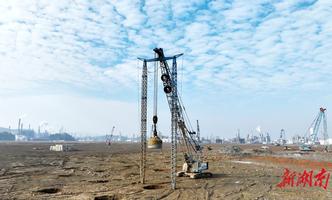 湖南石化乙烯炼化一体化项目强夯施工有序推进