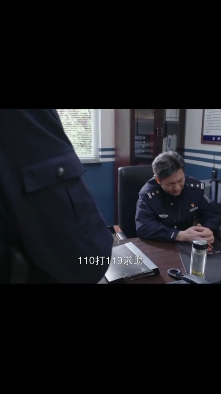 民警手铐故障解不开，110求助119开手铐