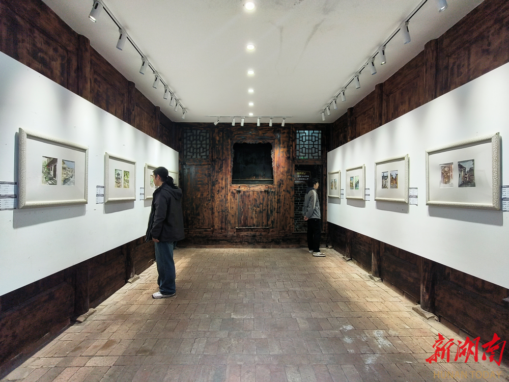 湖南科技学院美术与艺术设计学院学生勾蓝瑶寨风景写生作品展开展