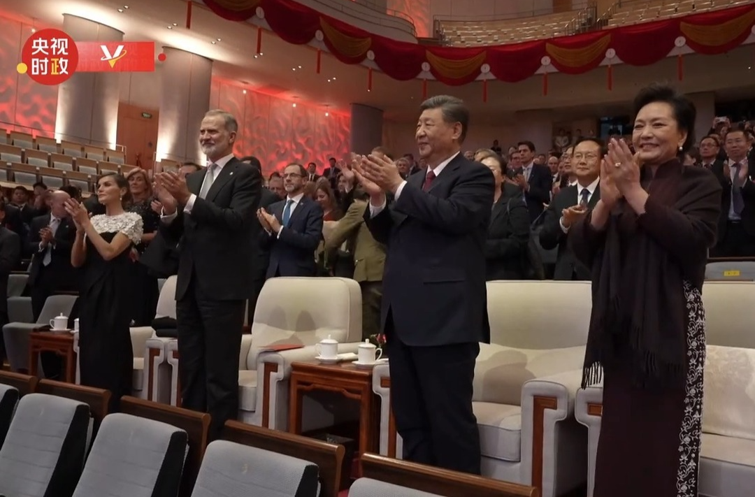习近平夫妇同西班牙国王费利佩六世夫妇一同观看音乐会