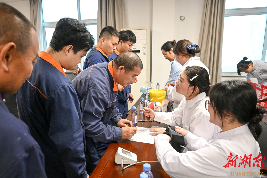 联合国糖尿病日｜湘潭市中心医院走进湘钢 为职场人的健康保驾护航