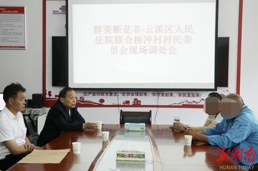 当银发遇上法徽：一群老法官的“退而不休”故事