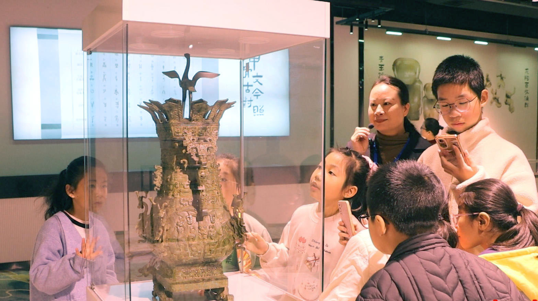 “中原文物巡展”走进新宁，展出40余件高精度复刻文物