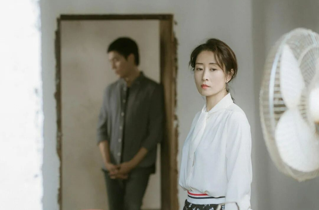 专家评影 | 暗流与回响：《旁观者》中女性角色的沉默叙事