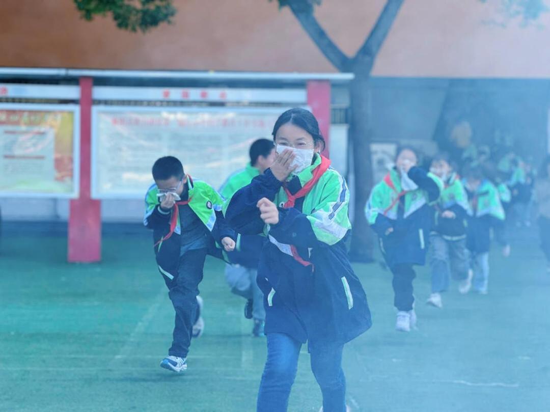 麻阳苗族自治县第一锦江小学开展消防疏散演练，筑牢校园防火墙