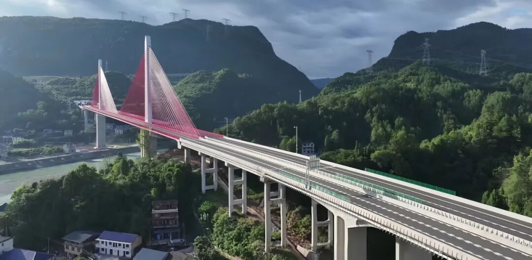 辉煌“十四五” 长征再出发丨交通先行，发展增速！交通强县铺就民生幸福路