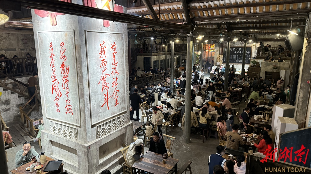 新消费·新科技·新体验⑦丨长沙东茅街茶馆：一杯“老茶”泡出文旅新味道