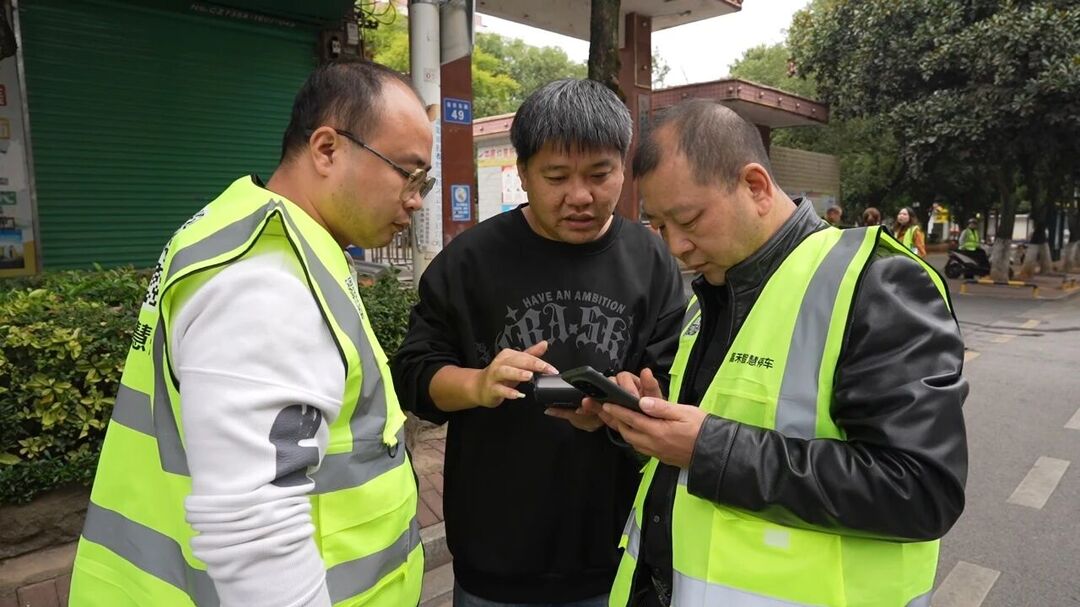 嘉禾城区迈入智慧停车新时代：新增1300余泊位 规范管理破解民生难题