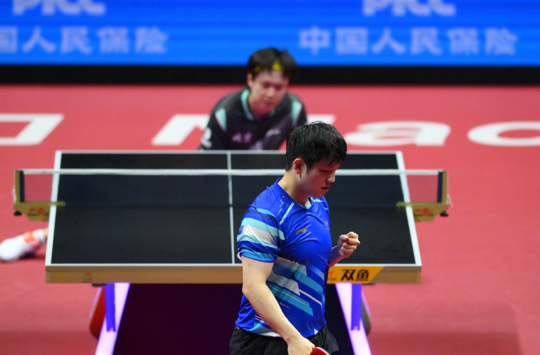 樊振东战胜王楚钦，晋级十五运会乒乓球男单决赛