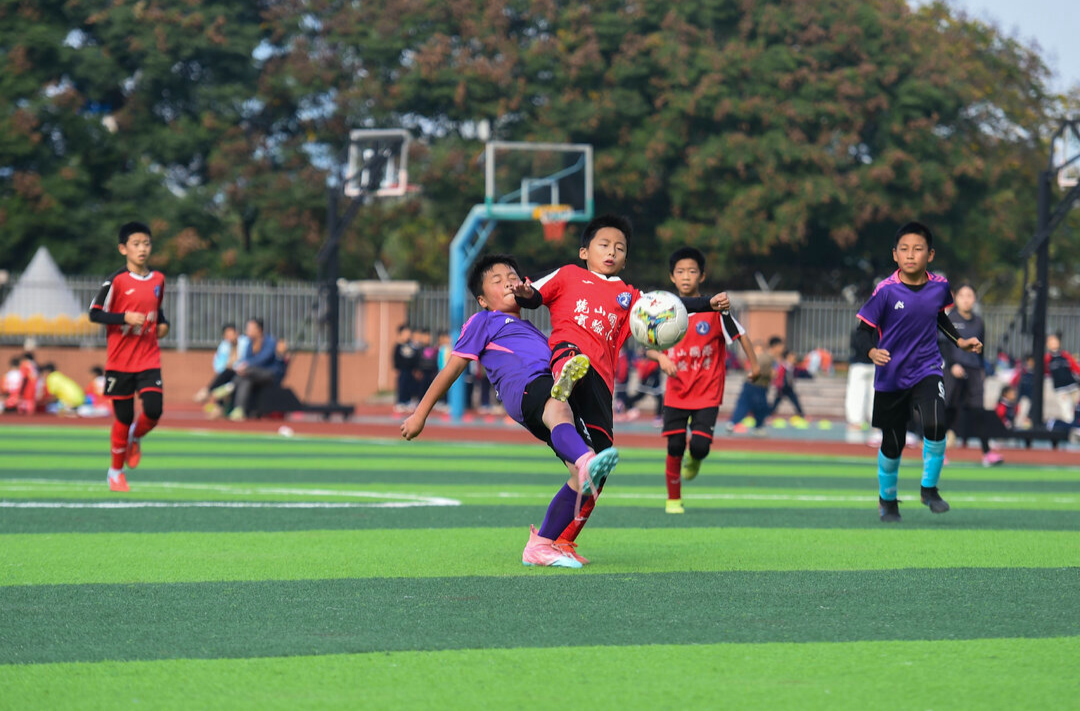 图集┃134支队伍绿茵场逐梦 点燃冬季校园体育热情