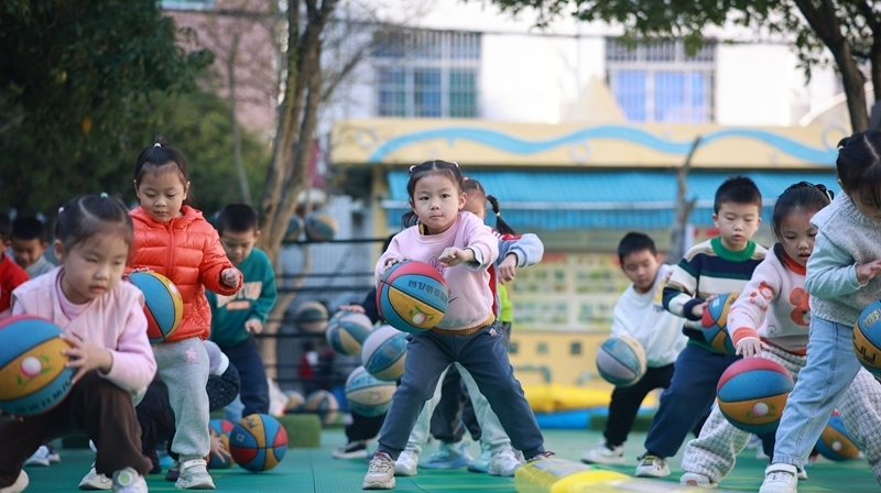 多彩课间 跃动童心