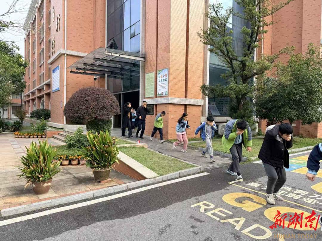 筑牢校园“安全墙”！衡阳市特殊教育学校开展“119”消防宣传月应急疏散演练