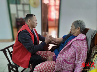 “健康服务”送到家  暖心守护“夕阳红”  截至11月上旬，衡阳县基本养老服务补贴项目为563名老人提供医疗专业服务