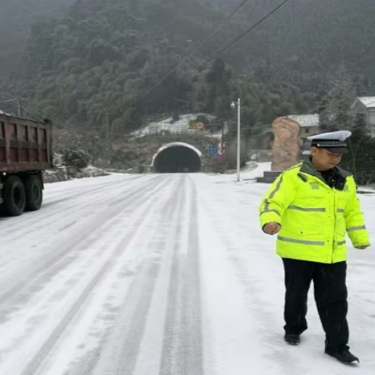 掌心里的路：一名交警的16年冷暖