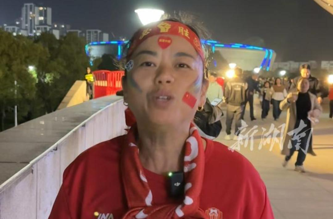 怀化球迷为衡阳的热情点赞！“怀化衡阳就像一家人一样”