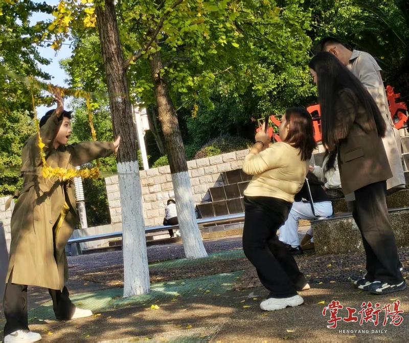 深秋暖阳好作伴，衡阳岳屏广场邀你共赴“金色之约”