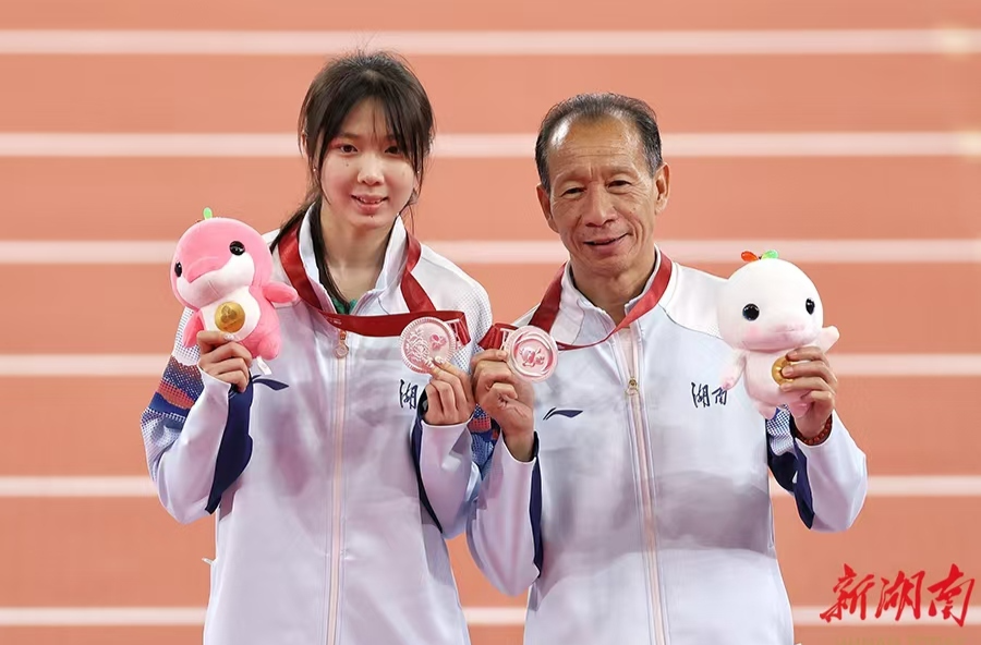 十五运•图集│田径：女子三级跳湖南李艺夺银