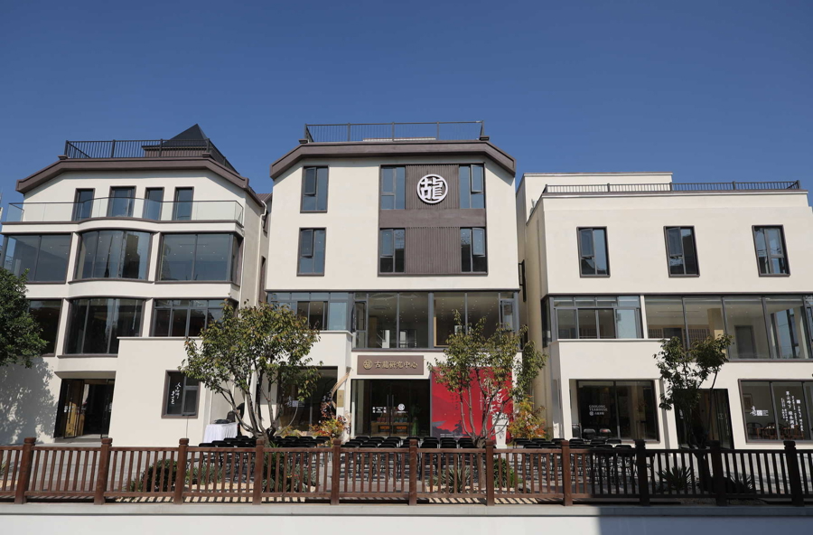 金庸故居60公里外，古龙研究中心落户杭州，但年轻人还看武侠小说吗？